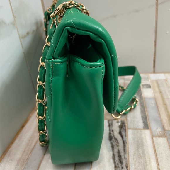 ✨ Designer Style Quilted Green Shoulder Bag – Gold Chain Detail ✨ - Picture 13 of 16